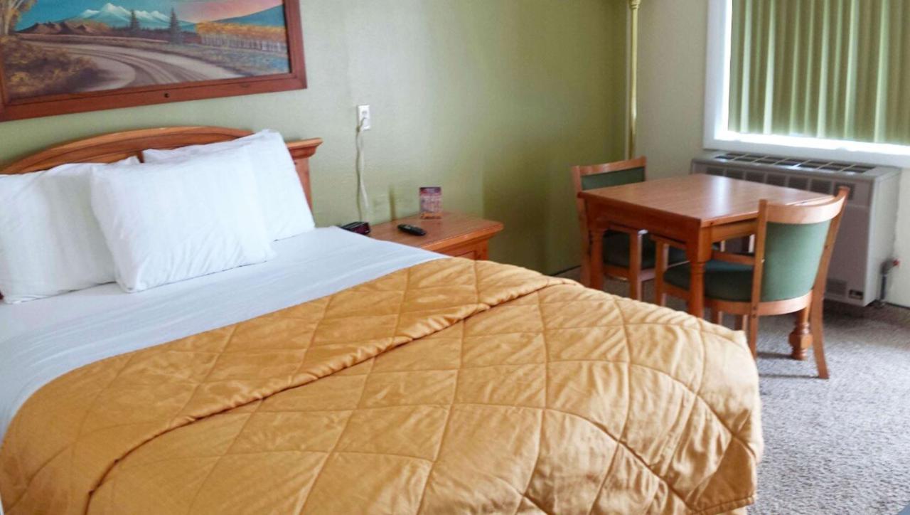 Western Motel Hardin Экстерьер фото